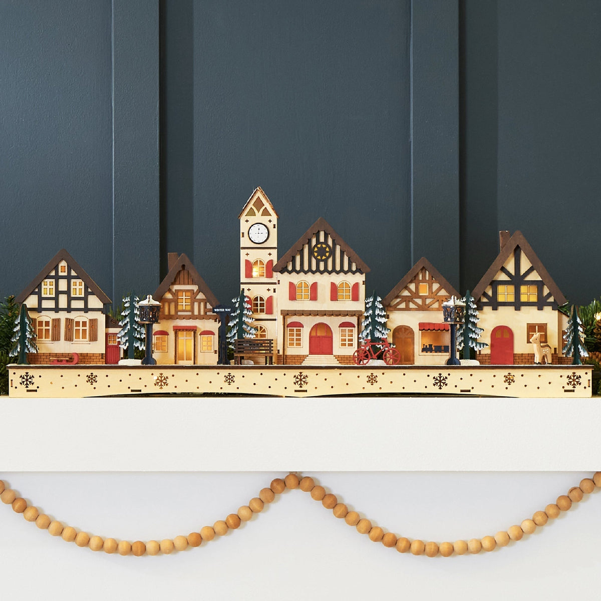 Beleuchtetes Holz-Weihnachtsdorf - Kaminsims-Dekoration mit LED-Häuschen