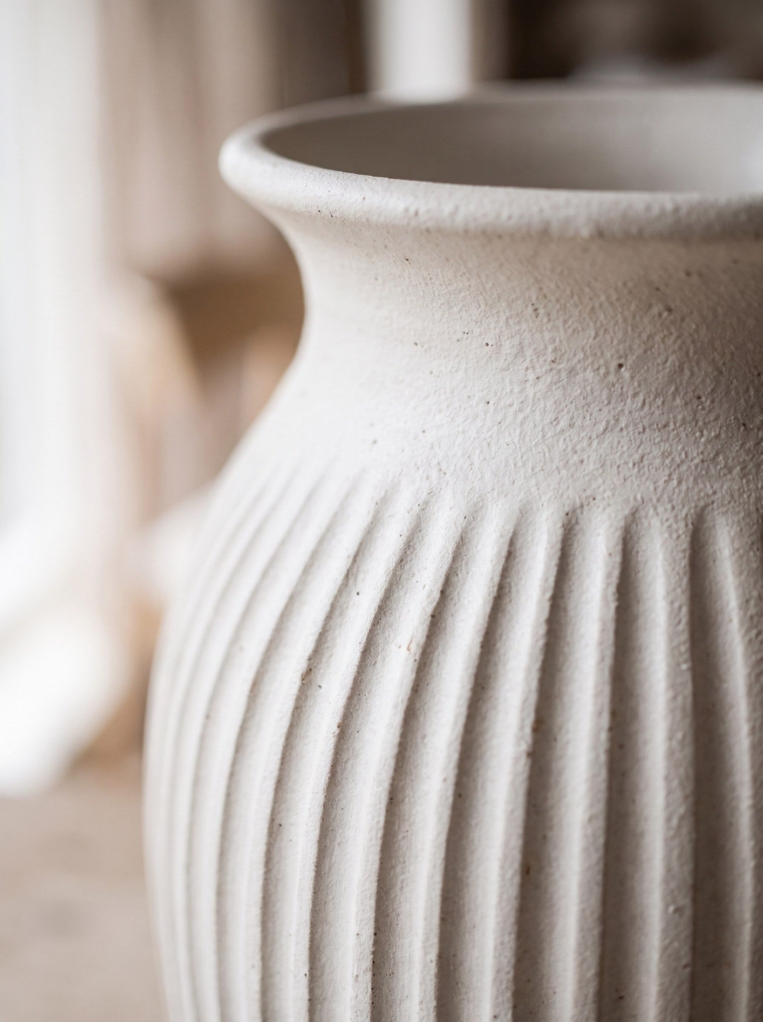 Keramikvase geriffelt - Detail der Riffelung