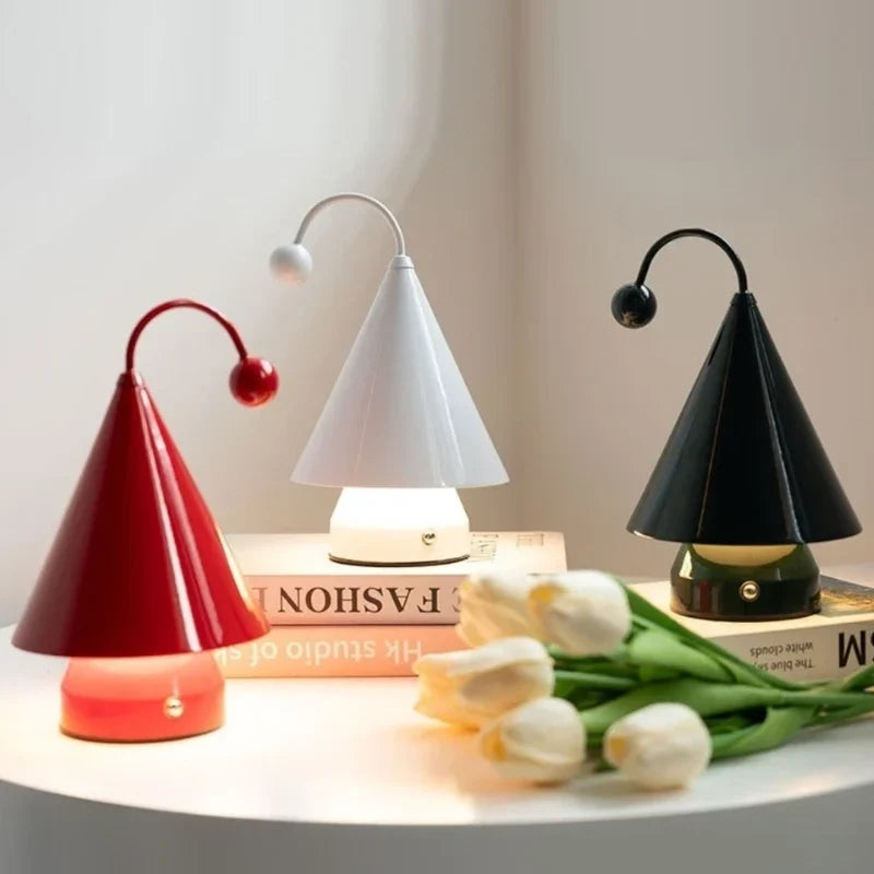 Kabellose LED Tischlampe im Kegel-Design