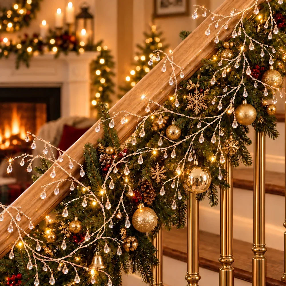 Glitzernde Deko-Girlande mit Kristall-Akzenten für den Weihnachtsbaum
