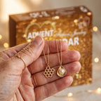 Schmuck-Adventskalender 2026 - 24 goldfarbene Ketten, Ringe und Ohrringe