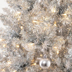Silberner Lametta-Weihnachtsbaum 1,8 m – Schlank mit 300 LED-Lichtern