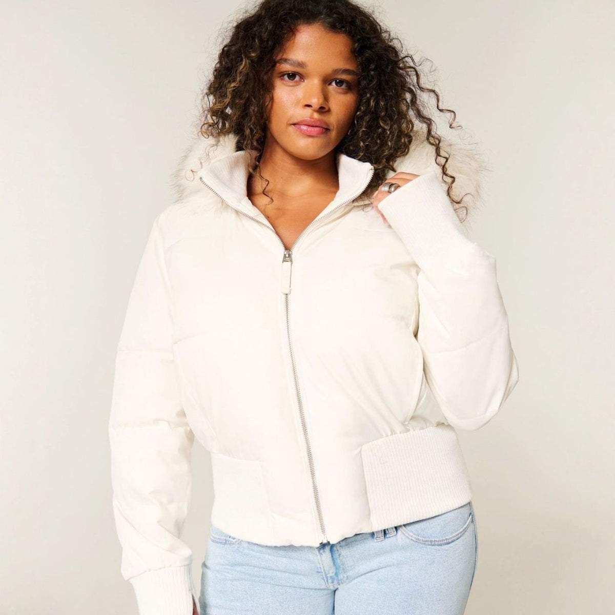 Kurze Pufferjacke Damen mit Kunstfell Kapuze – Ansicht 6